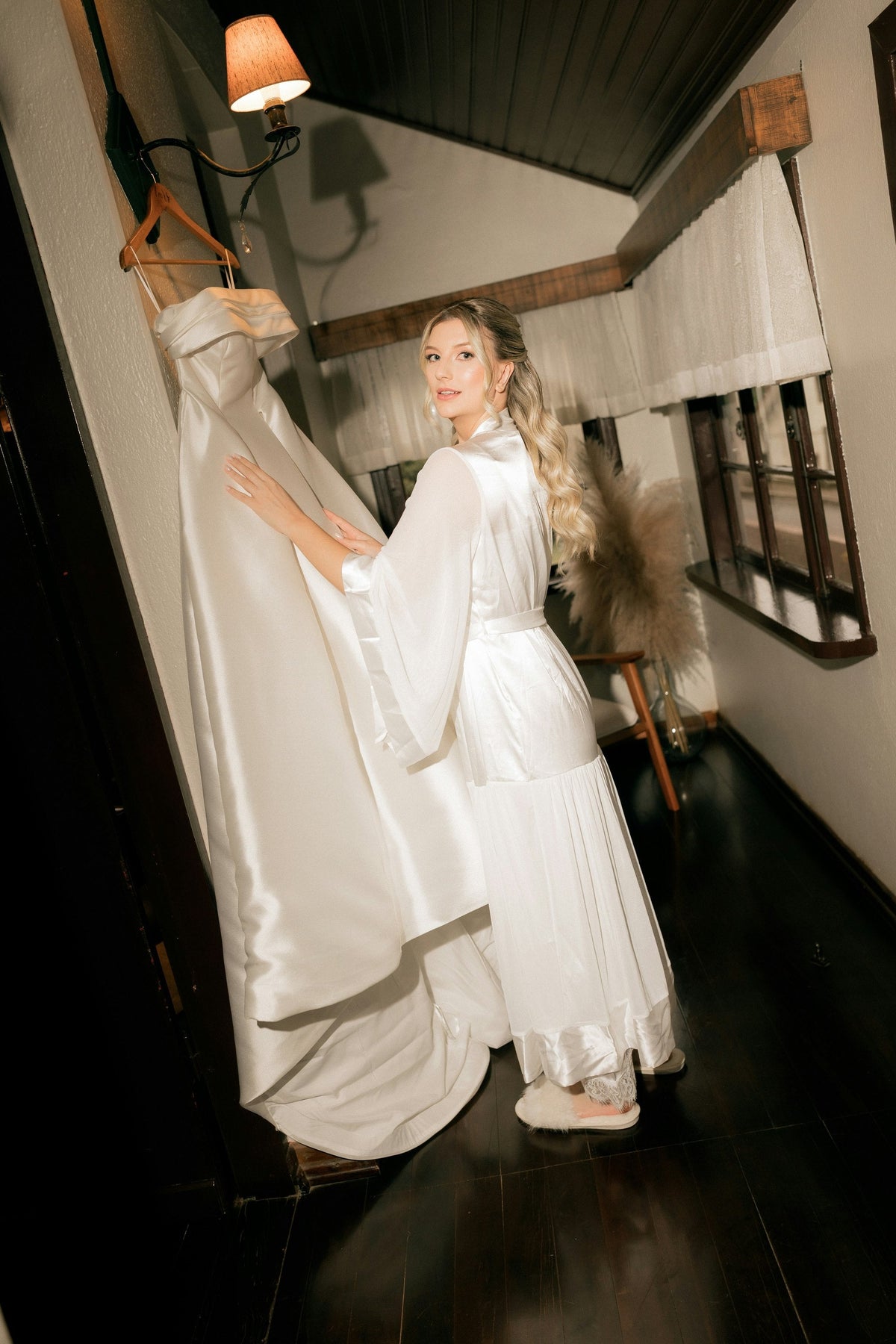 Pearl — Long Robe — independent editorial photograph 1. Photo: Alexander Mass; Unsplash zP1fDmOIobg. Editorial demo, not manufacturer endorsement.