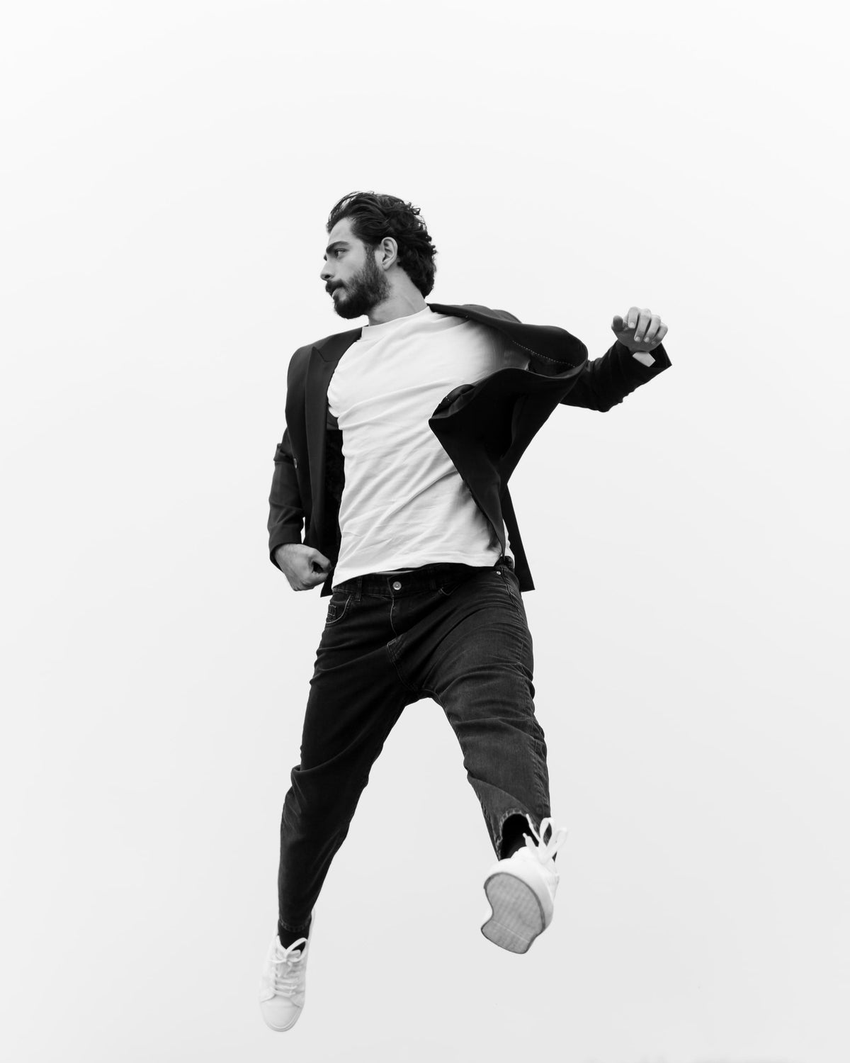 Margin tailored jacket — editorial photograph 3