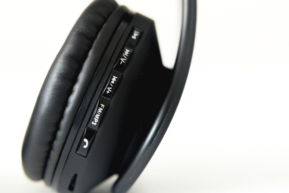 Black Over Ear Headphone — Photographic Demo — photograph 3. Photo: Matthew Henry; https://www.shopify.com/stock-photos/photos/volume-control-headphones. Photographic demo.