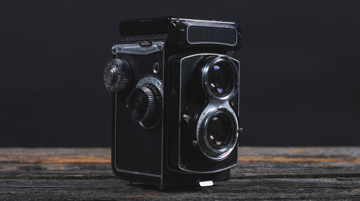 Twin Lens Film Camera — Photographic Demo — photograph 1. Photo: Thom Bradley; https://www.shopify.com/stock-photos/photos/vintage-camera-close-up. Photographic demo.