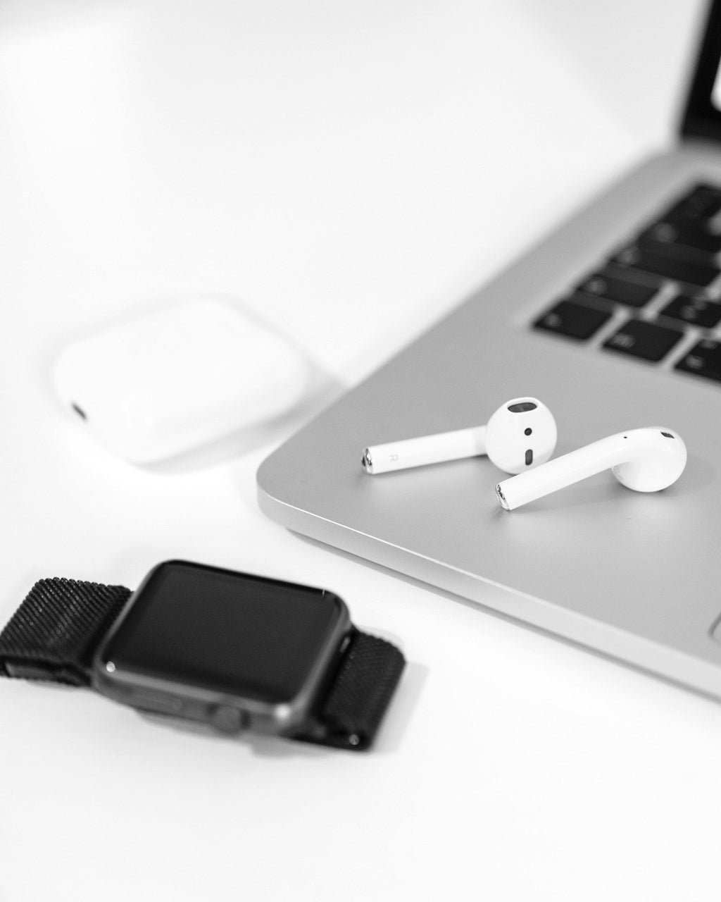 White Stem Earbuds — Photographic Demo — photograph 1. Photo: AltumCode; https://unsplash.com/photos/a-pair-of-ear-buds-sitting-on-top-of-a-laptop-uUuc9bOAwy4. Photographic demo.