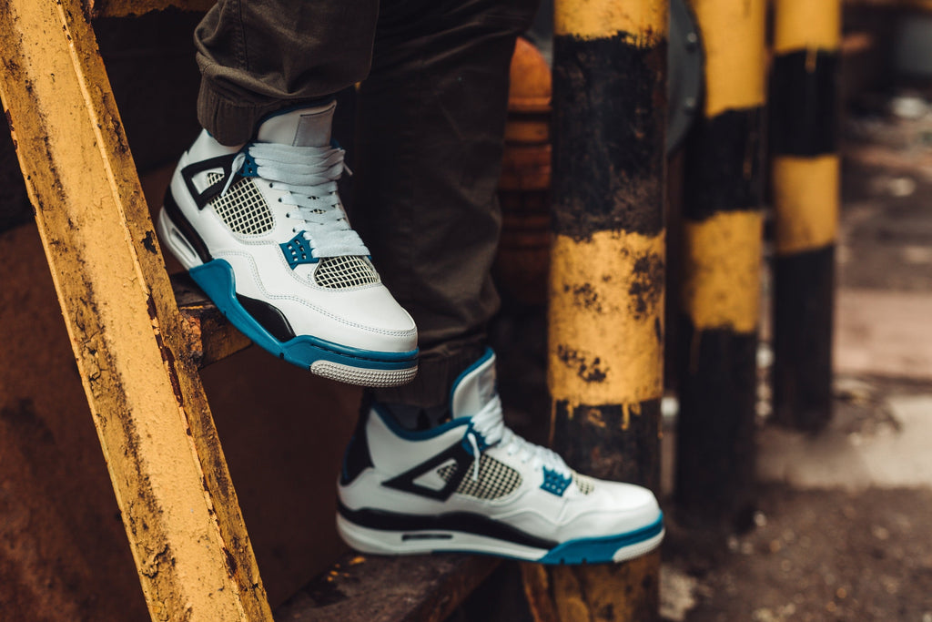 White Teal Sneaker — Photographic Demo — photograph 1. Photo: Matthew Henry; https://www.shopify.com/stock-photos/photos/sneakers-on-ladder. Photographic demo.