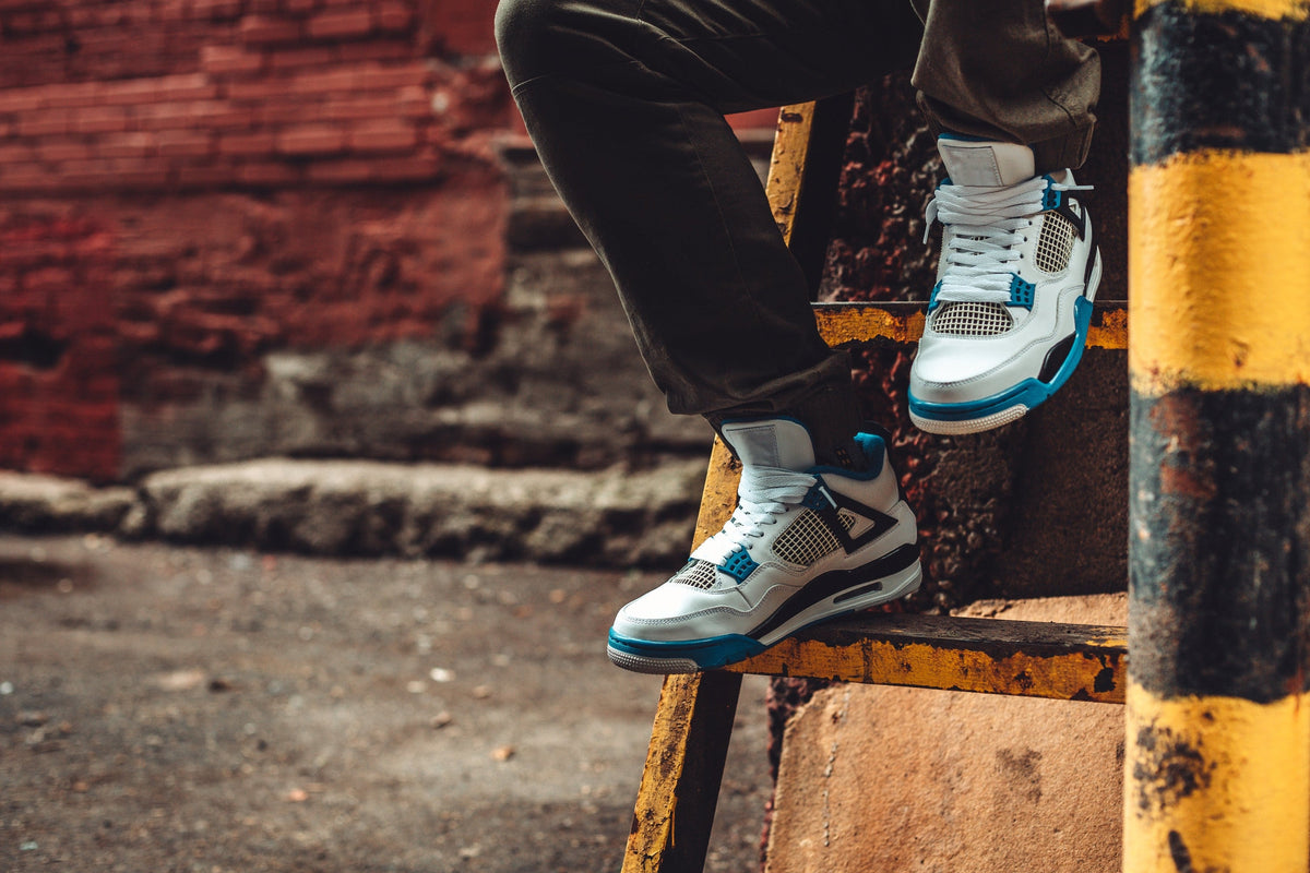 White Teal Sneaker — Photographic Demo — photograph 2. Photo: Matthew Henry; https://www.shopify.com/stock-photos/photos/wearing-sneakers-on-ladder. Photographic demo.